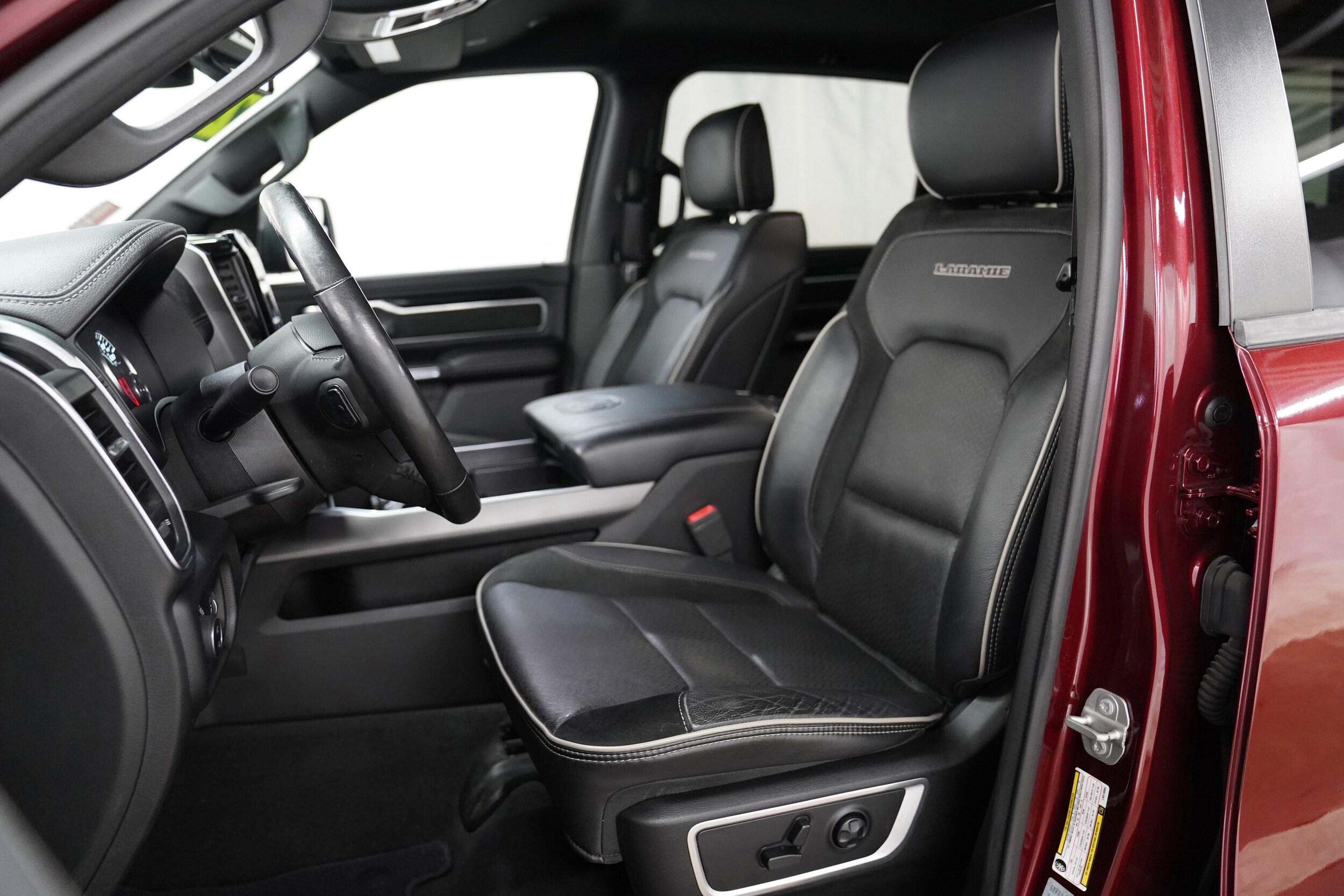 2020 Ram 1500 Laramie photo 3