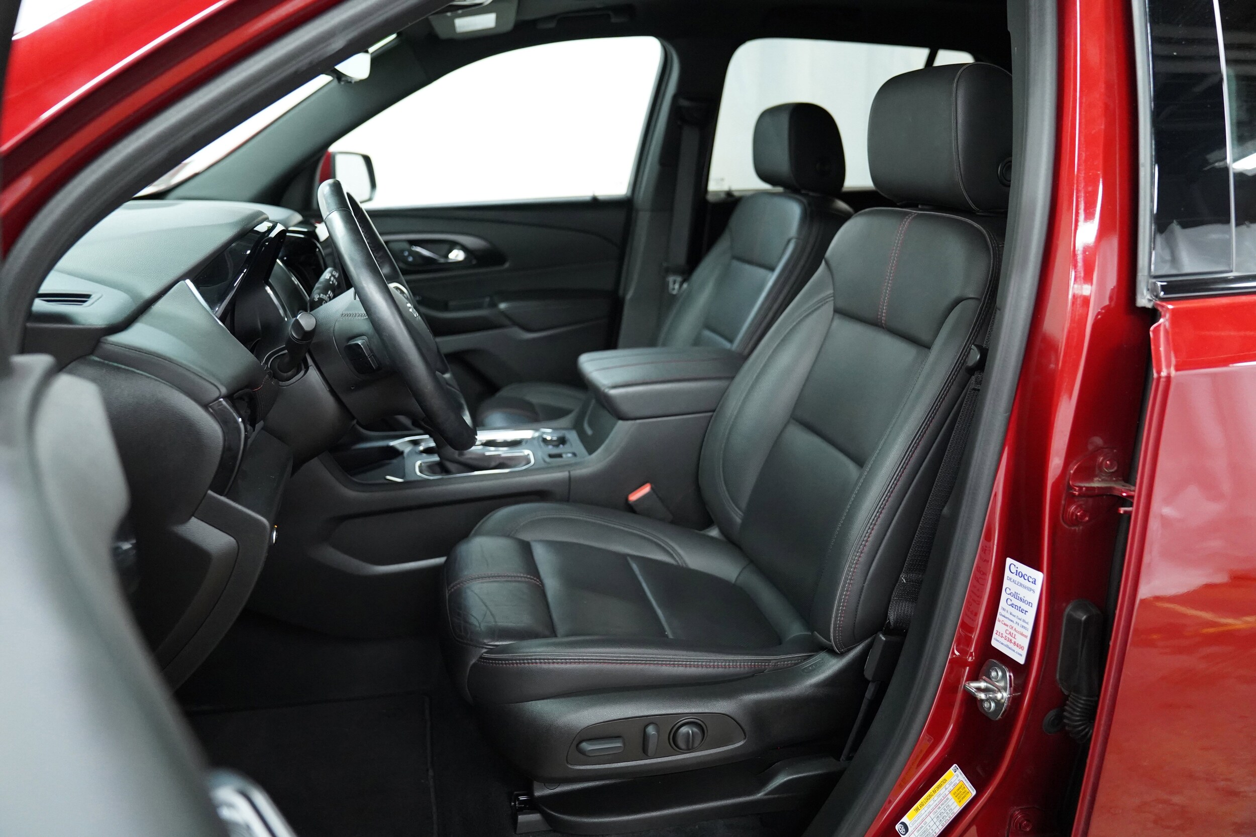 2023 Chevrolet Traverse RS 2LT photo 4