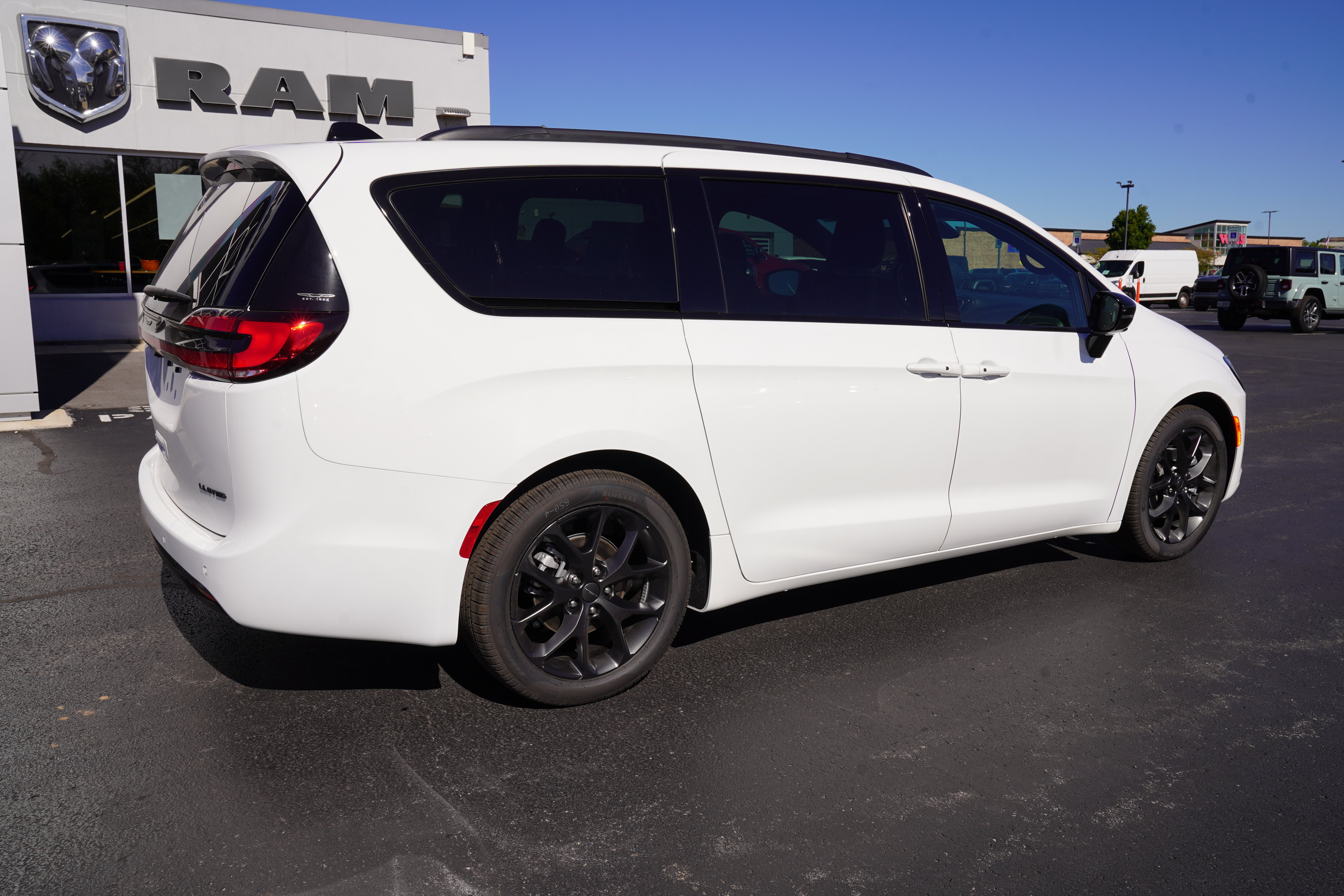 New 2027 Chrysler Pacifica LIMITED Passenger Van