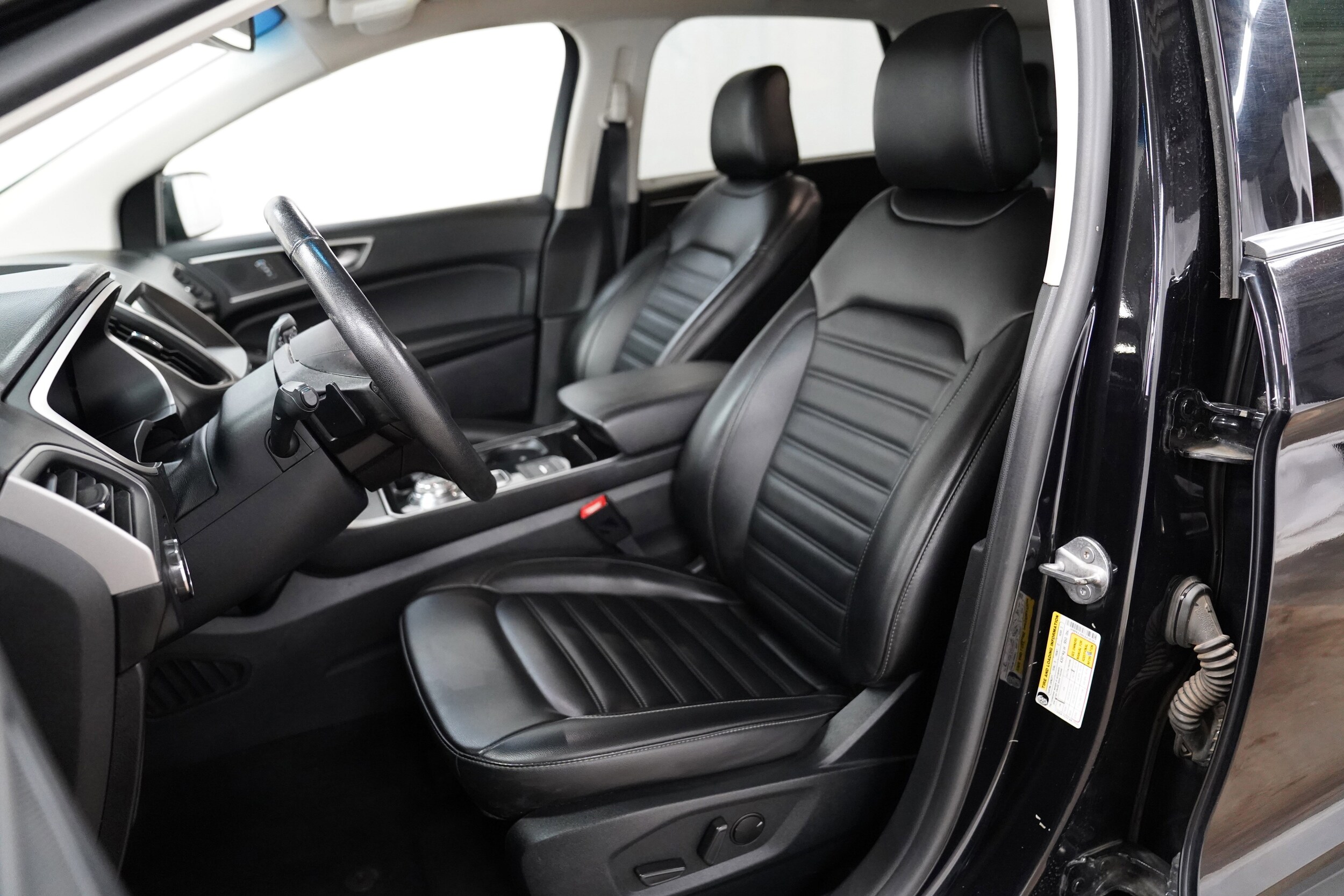 2020 Ford Edge SEL photo 4