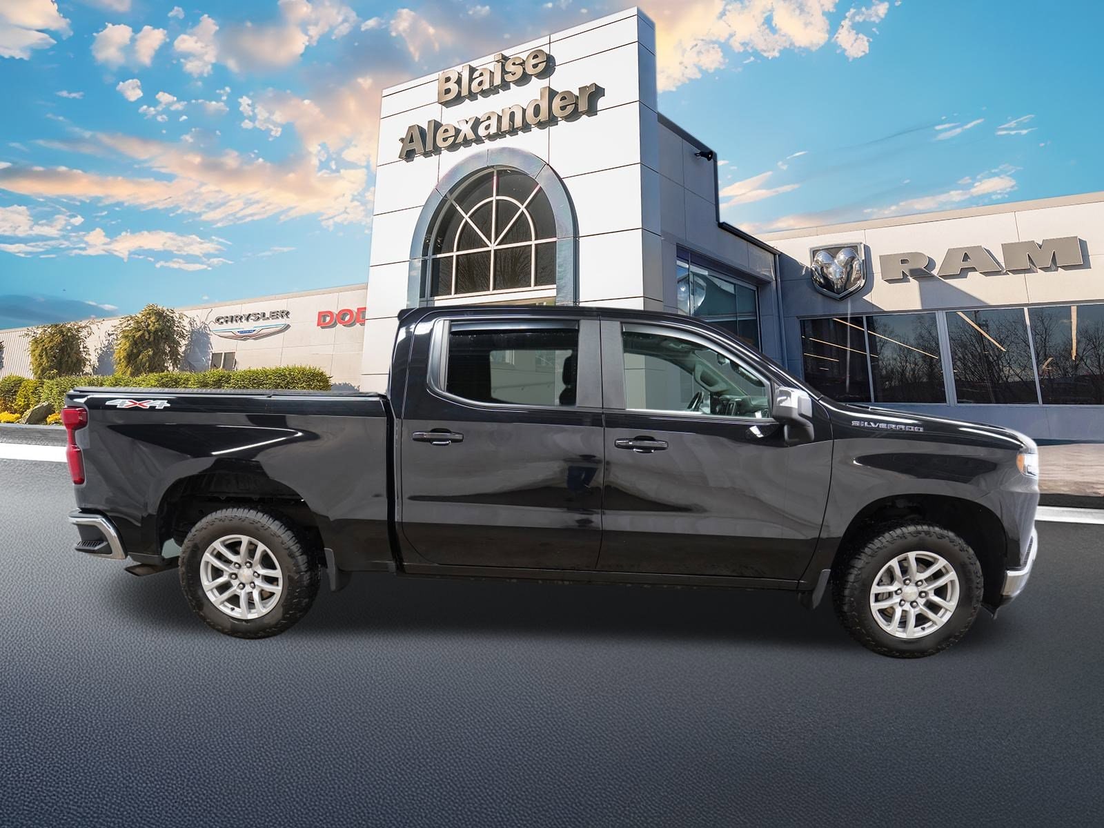 Used 2022 Chevrolet Silverado 1500 Limited LT with VIN 1GCPYJEK9NZ143541 for sale in Lewisburg, PA
