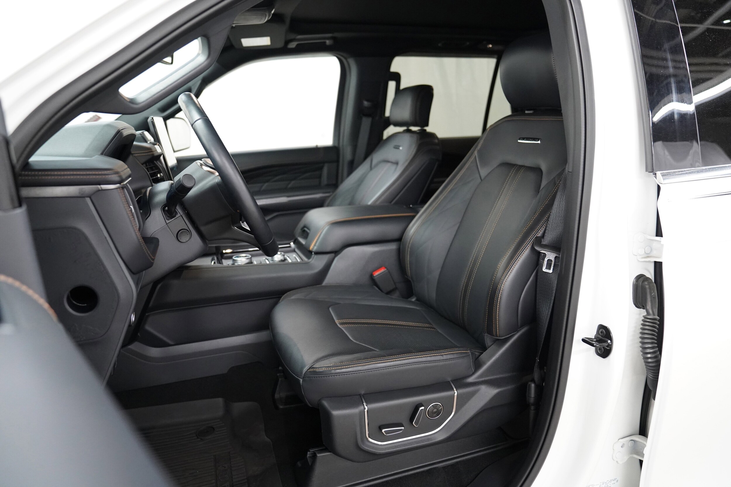 2024 Ford Expedition MAX Platinum photo 4