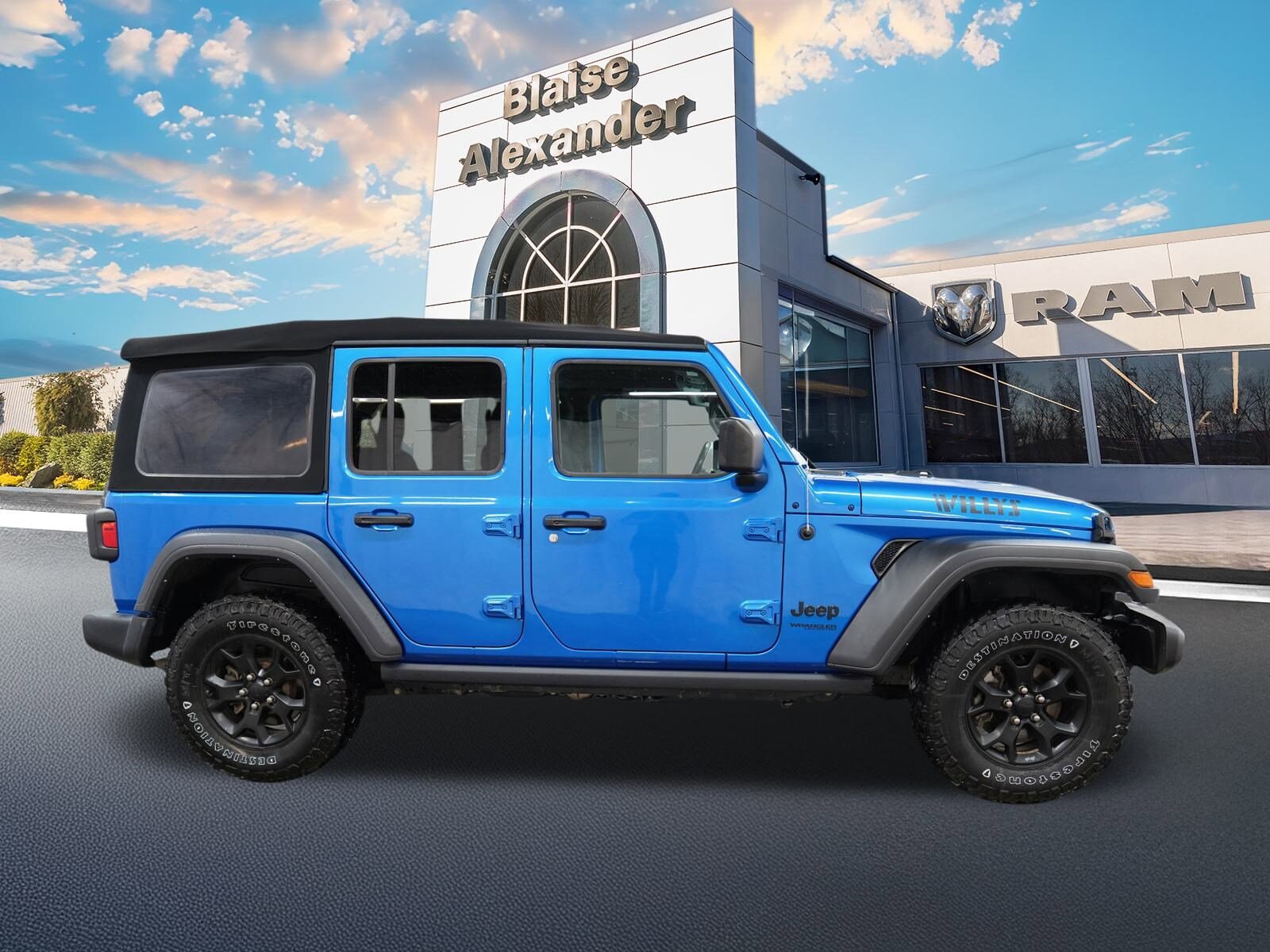 2022 Jeep Wrangler Unlimited Willys photo 2