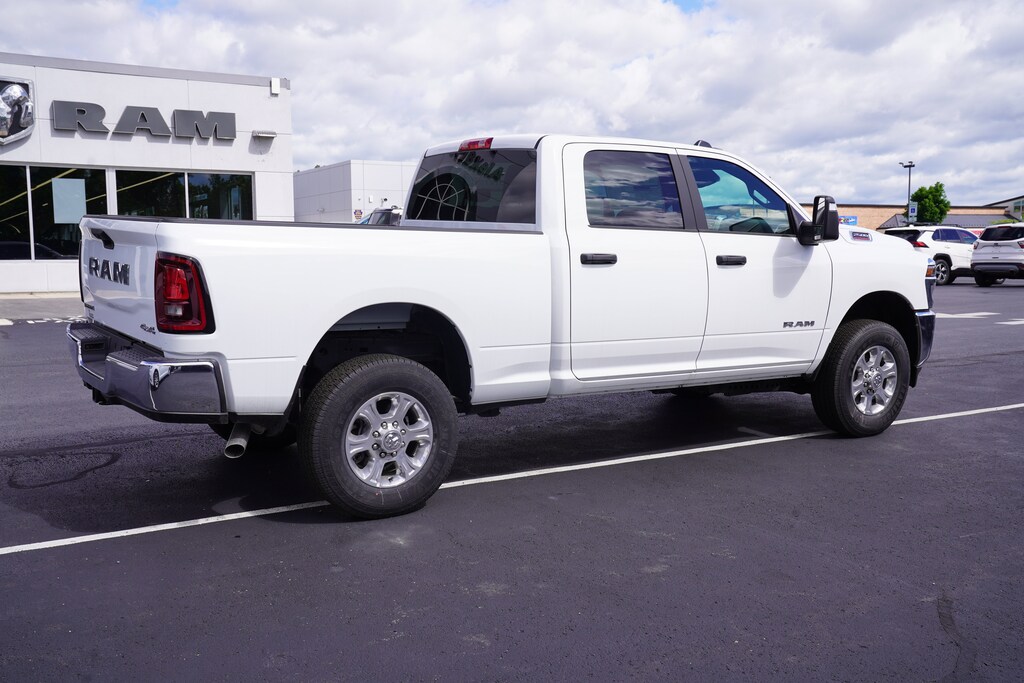 New 2026 Ram 2500 BIG HORN CREW CAB 4X4 6'4 BOX Pickup