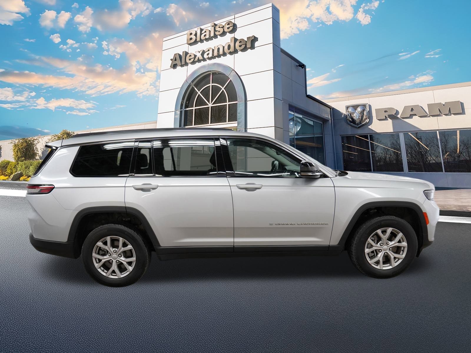 Used 2023 Jeep Grand Cherokee L Limited with VIN 1C4RJKBG8P8884596 for sale in Lewisburg, PA