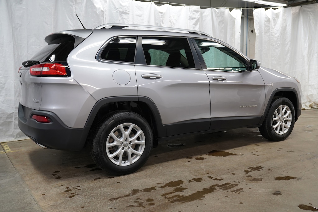 Used 2018 Jeep Cherokee Latitude SUV