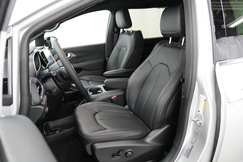 New 2026 Chrysler Pacifica SELECT Passenger Van