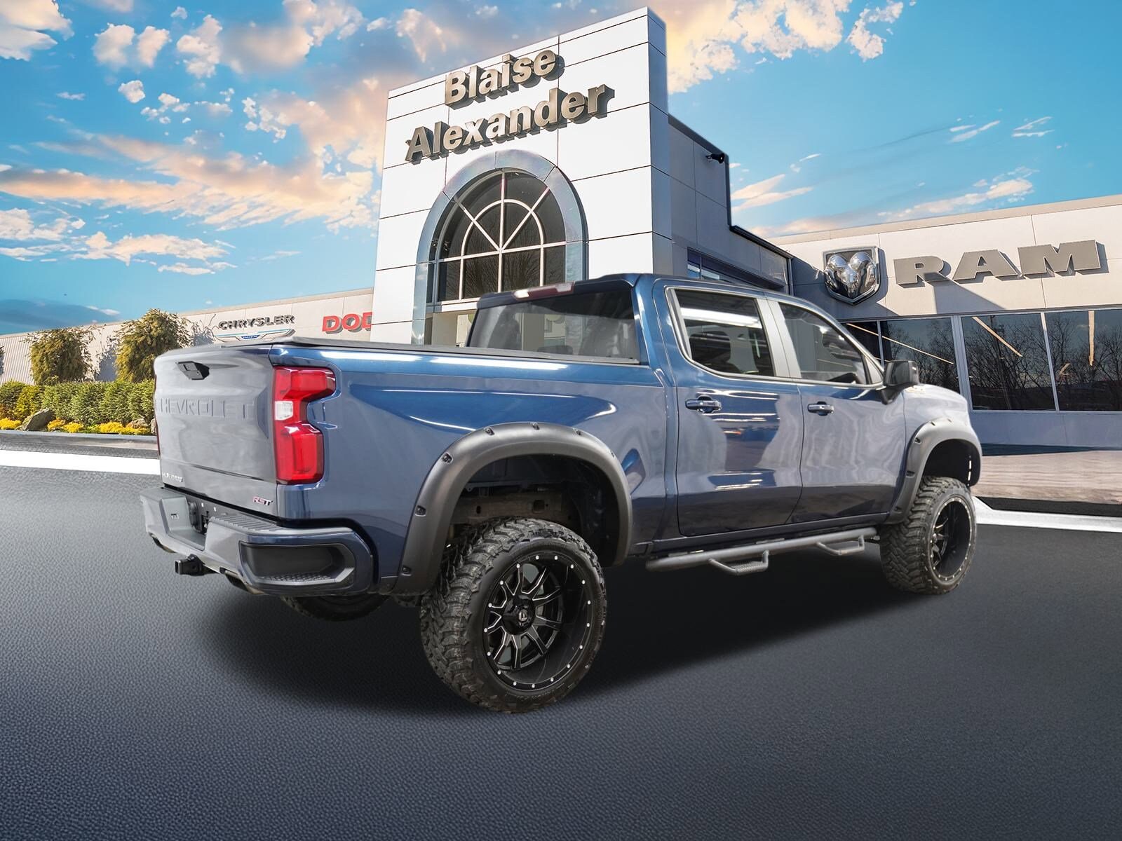 2019 Chevrolet Silverado 1500 RST photo 3