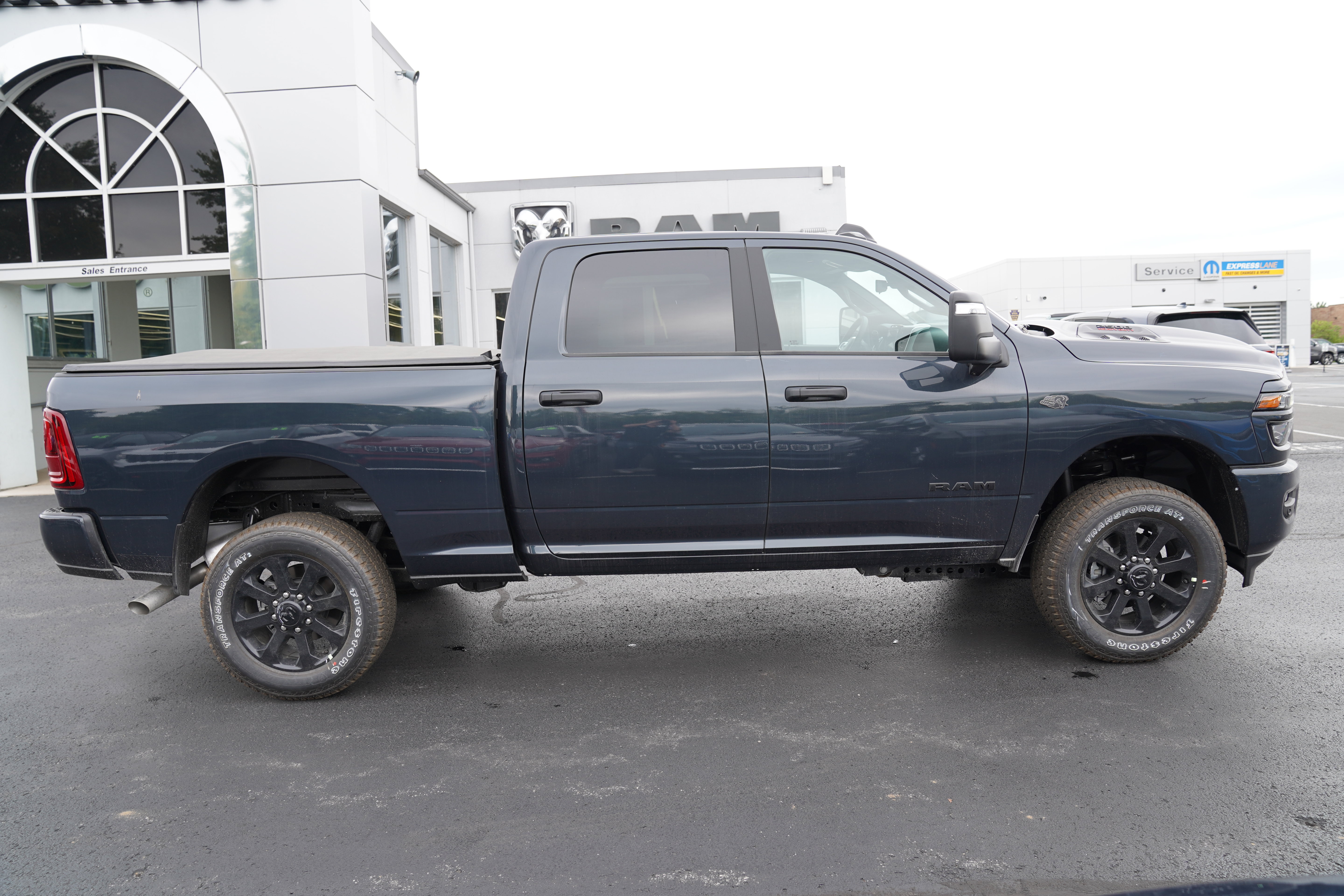 New 2027 Ram 2500 BIG HORN CREW CAB 4X4 Pickup