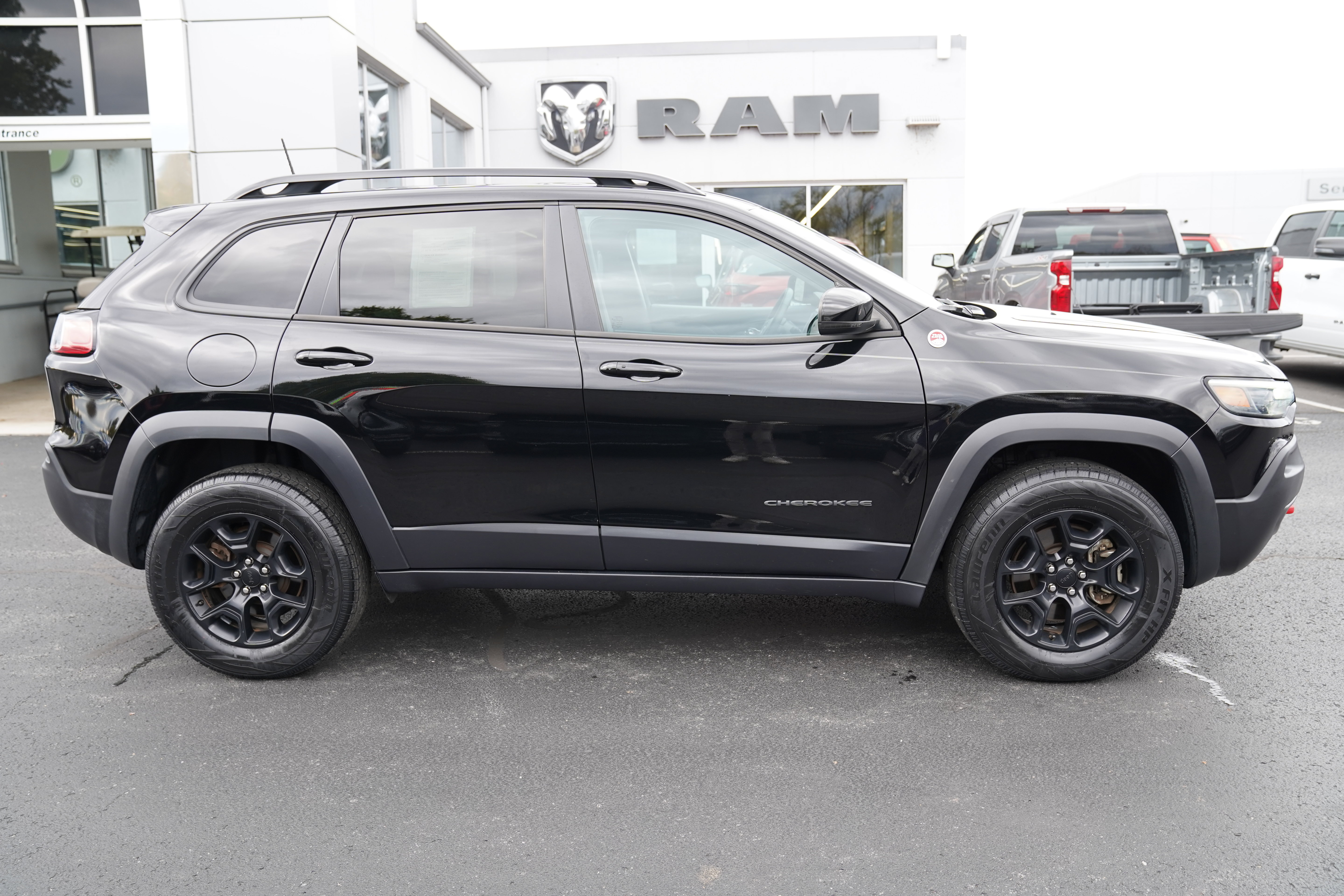 Used 2022 Jeep Cherokee Trailhawk SUV
