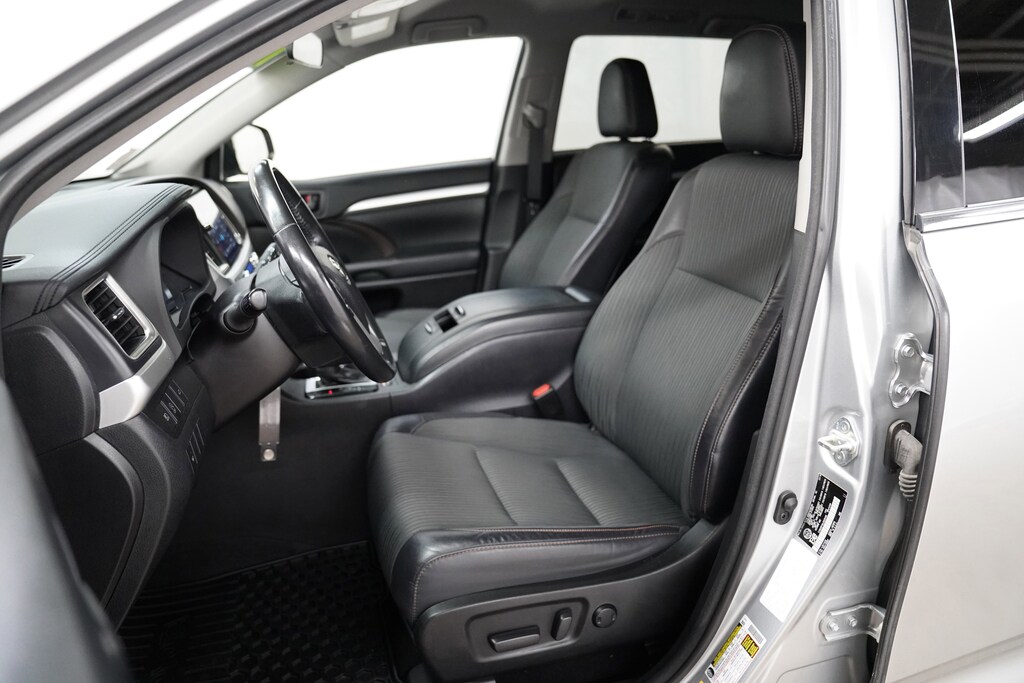 Used 2018 Toyota Highlander SE SUV