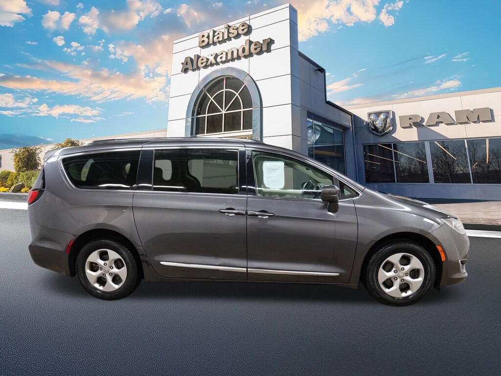 Used 2017 Chrysler Pacifica Touring-L Plus Van