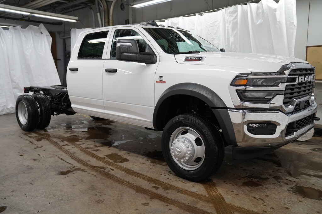 New 2026 Ram 4500 TRADESMAN CHASSIS CREW CAB 4X4 60' CA Pickup