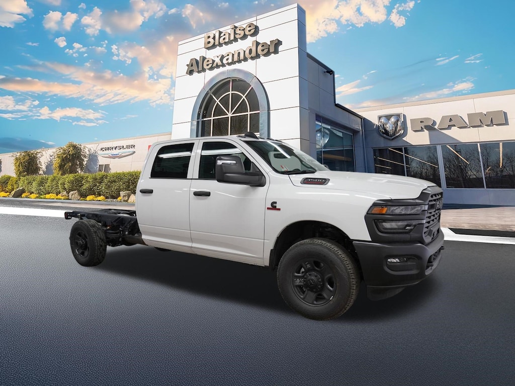 New 2026 Ram 3500 Chassis Cab TRADESMAN CREW 4X4 60' CA Pickup