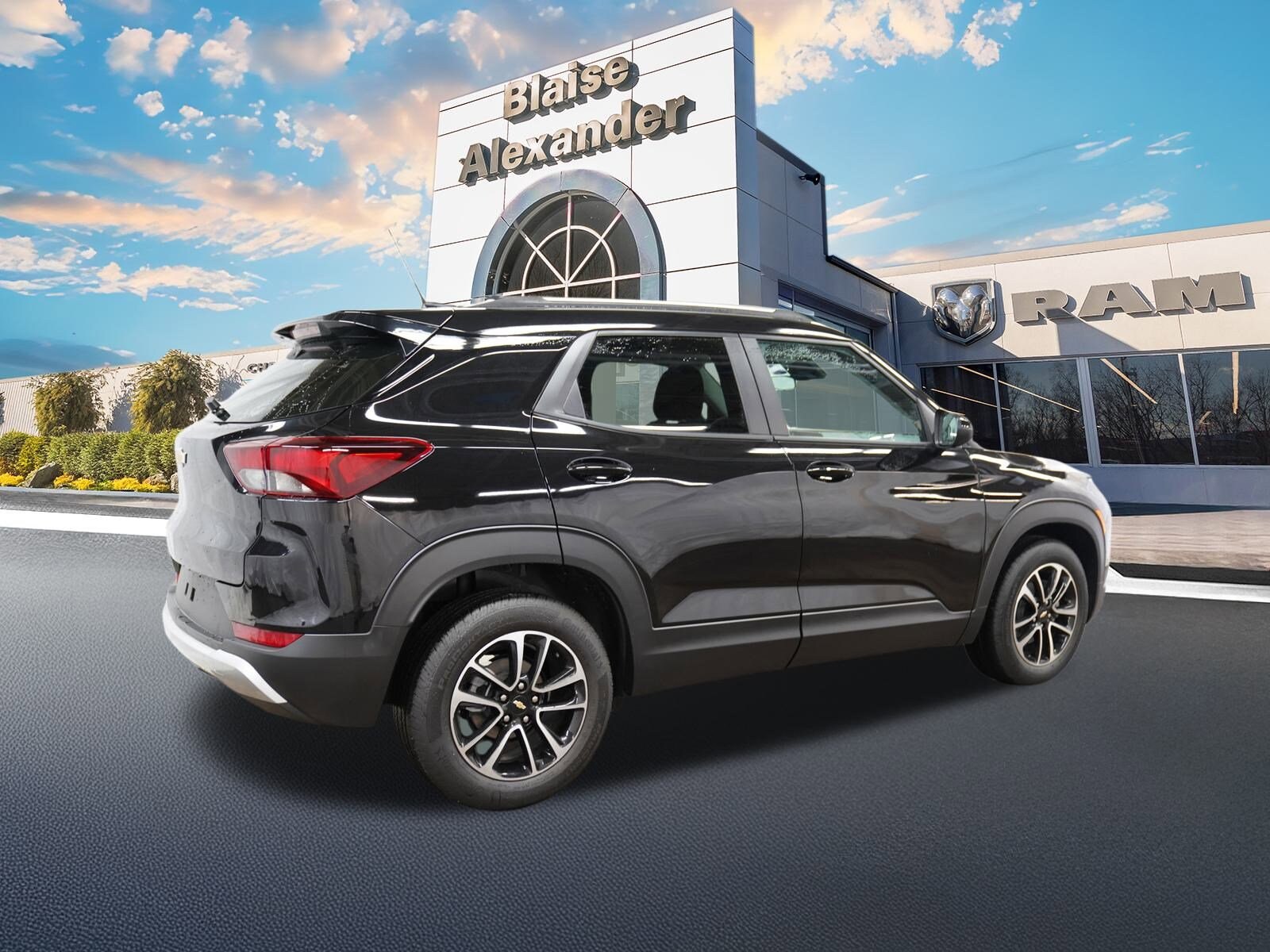 2025 Chevrolet Trailblazer LT photo 3