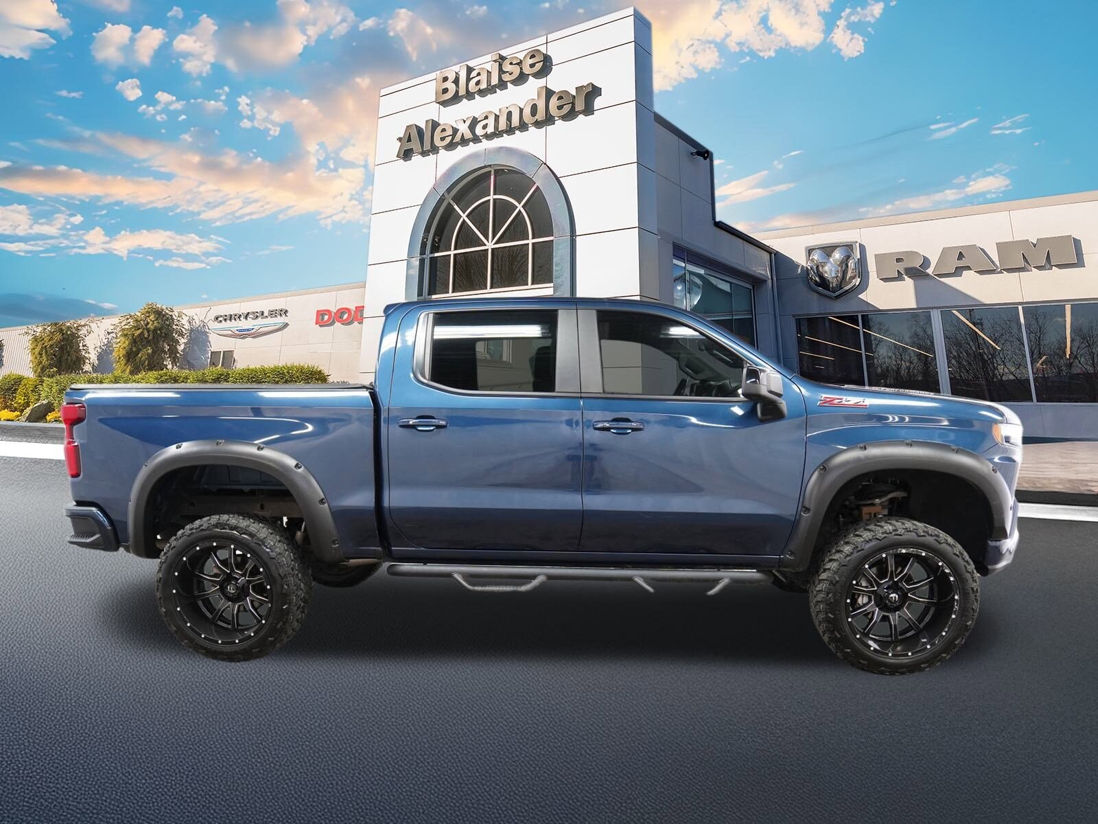 2019 Chevrolet Silverado 1500 RST photo 2