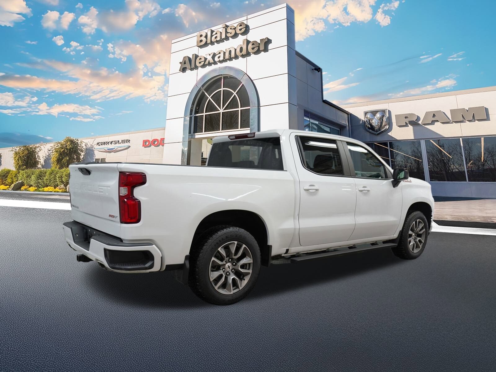 2022 Chevrolet Silverado 1500 RST photo 3