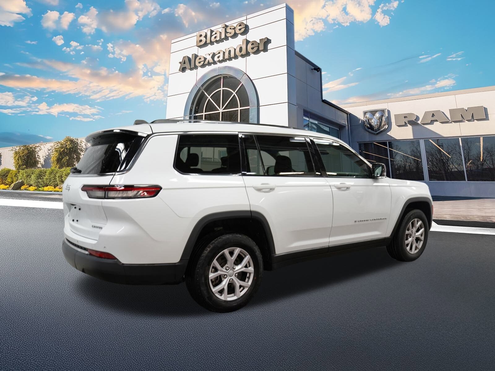 2022 Jeep Grand Cherokee Limited photo 3