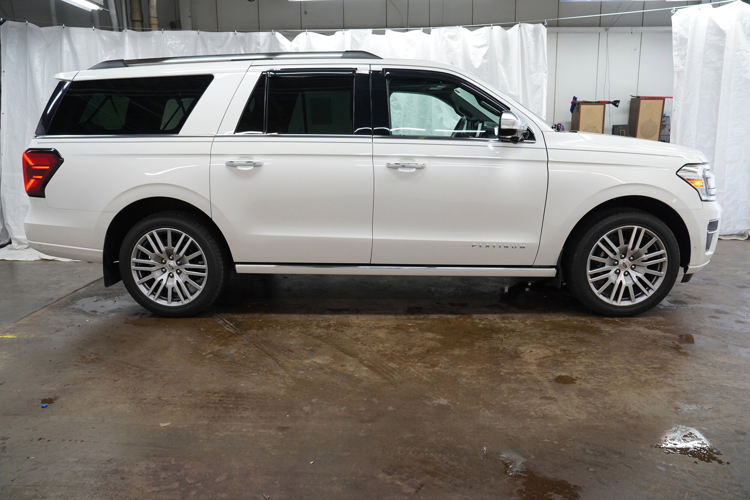 2024 Ford Expedition MAX Platinum photo 2