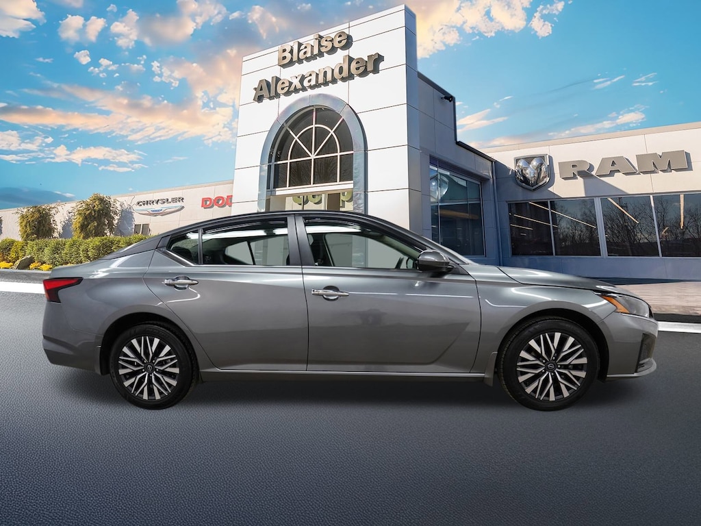 Used 2023 Nissan Altima 2.5 SV Sedan