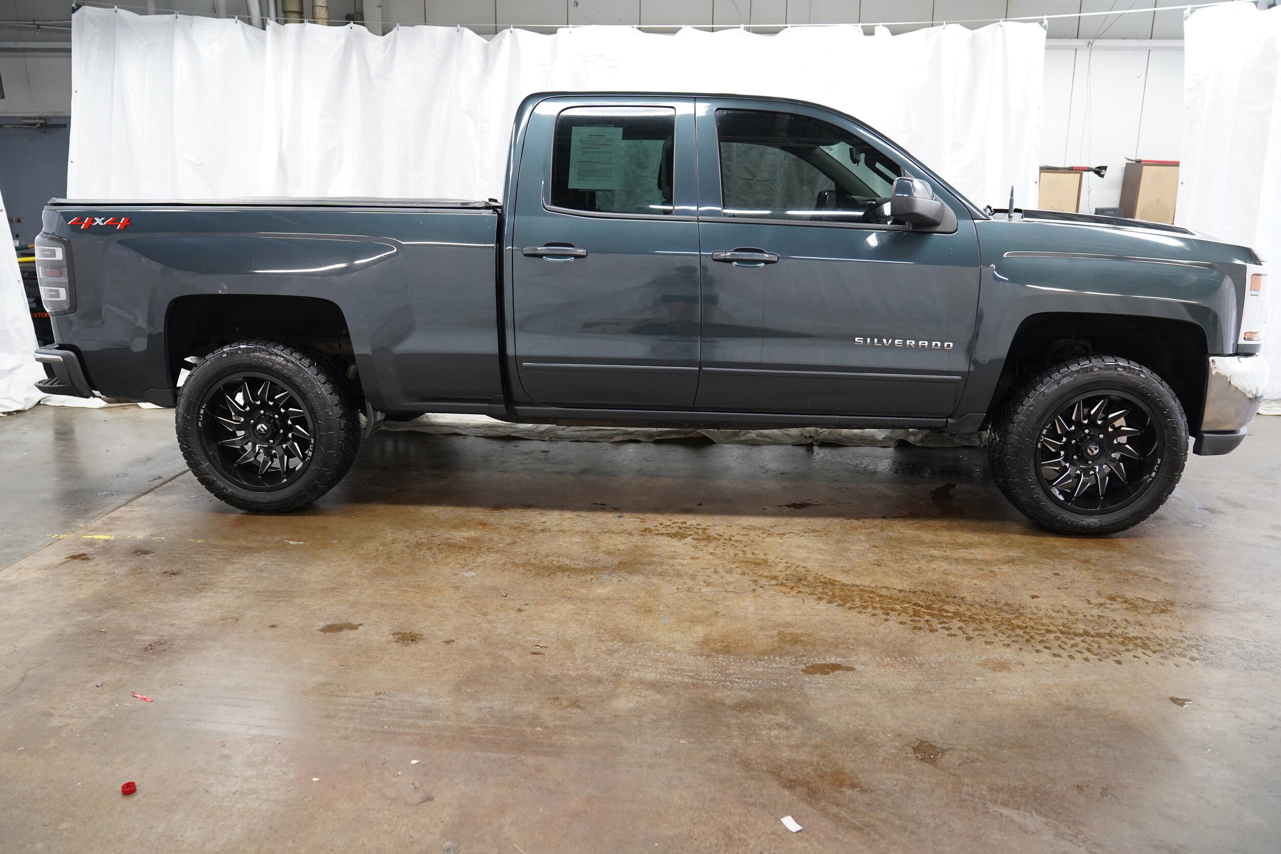 2018 Chevrolet Silverado 1500 LT photo 2