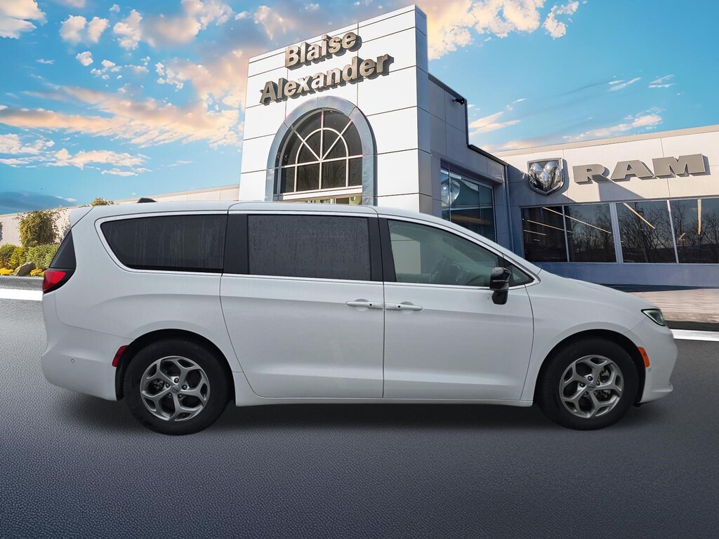 Used 2024 Chrysler Pacifica Limited Van Passenger Van
