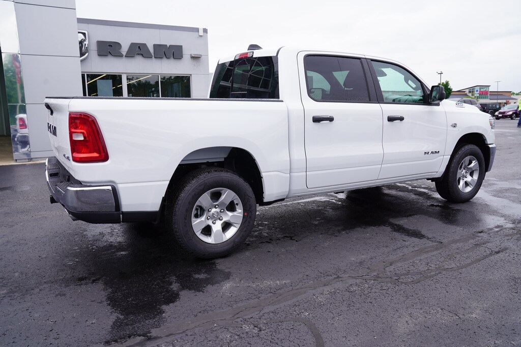 New 2026 Ram 1500 TRADESMAN CREW CAB 4X4 5'7 BOX Pickup