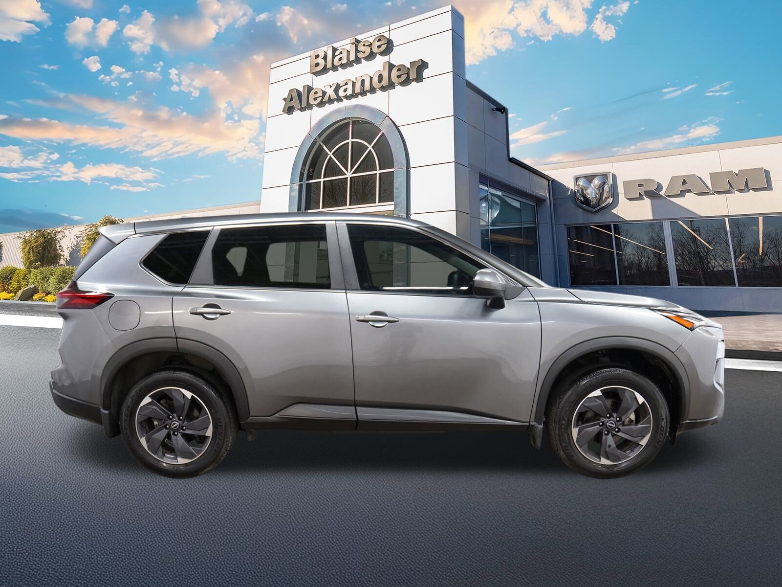 2024 Nissan Rogue AWD SV photo 2