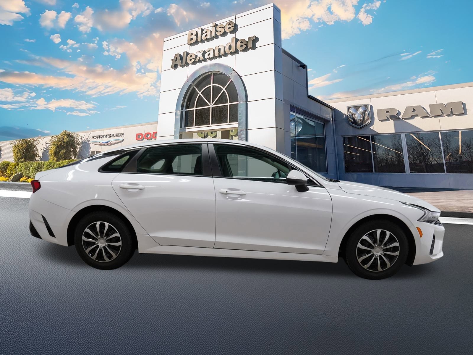 Used 2022 Kia K5 LXS with VIN 5XXG14J25NG161565 for sale in Lewisburg, PA