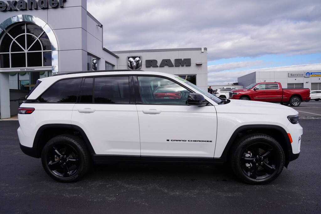 Used 2023 Jeep Grand Cherokee Limited SUV