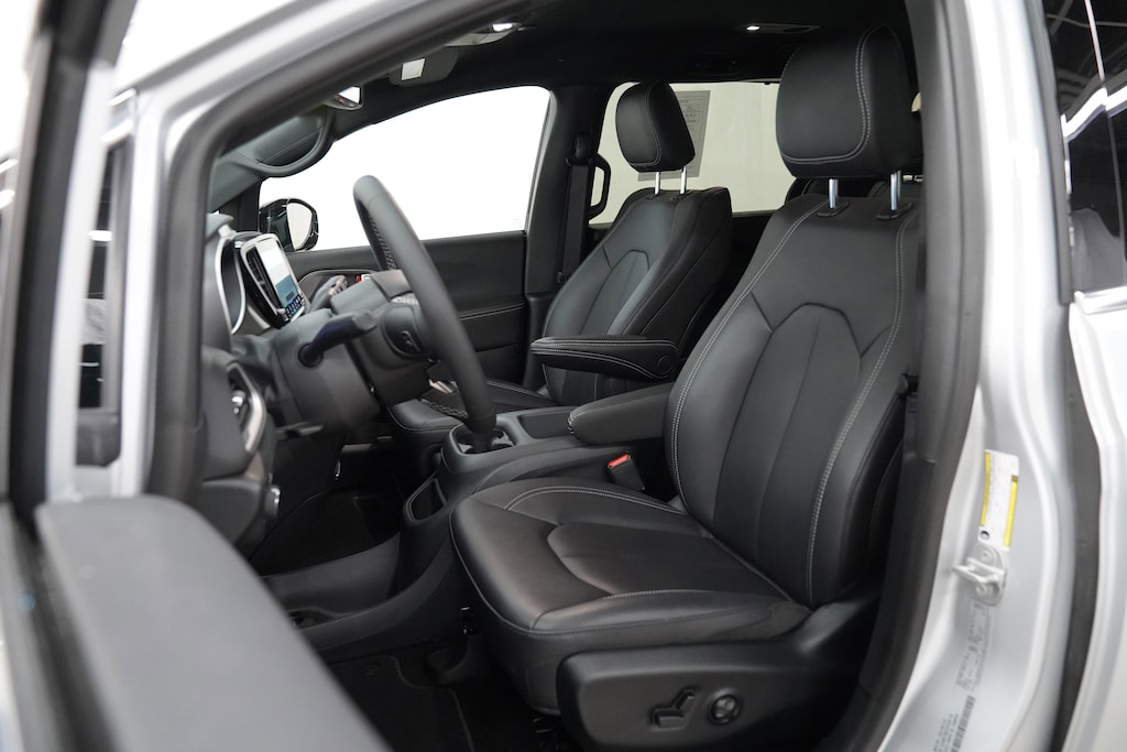Used 2026 Chrysler Pacifica Select Van Passenger Van