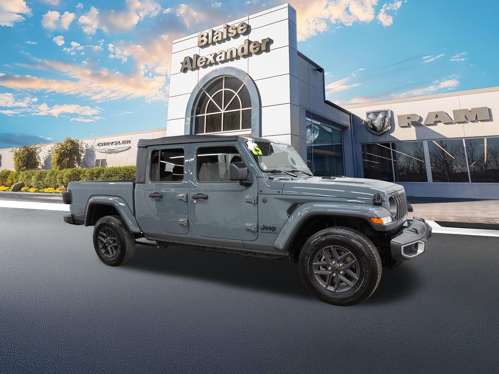 2025 Jeep Gladiator Sport S Auto's photo