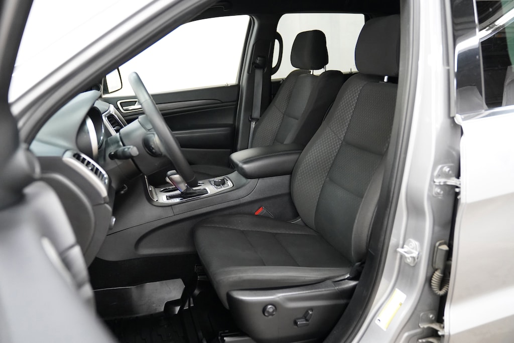 Used 2019 Jeep Grand Cherokee Laredo E SUV