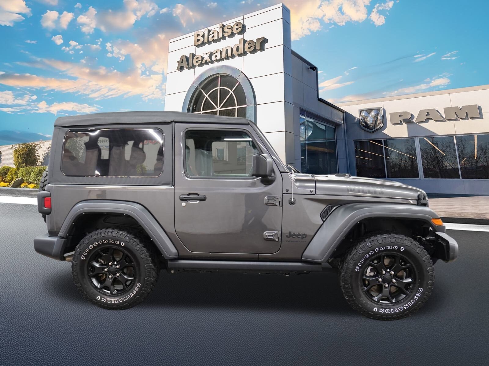2022 Jeep Wrangler Willys photo 2