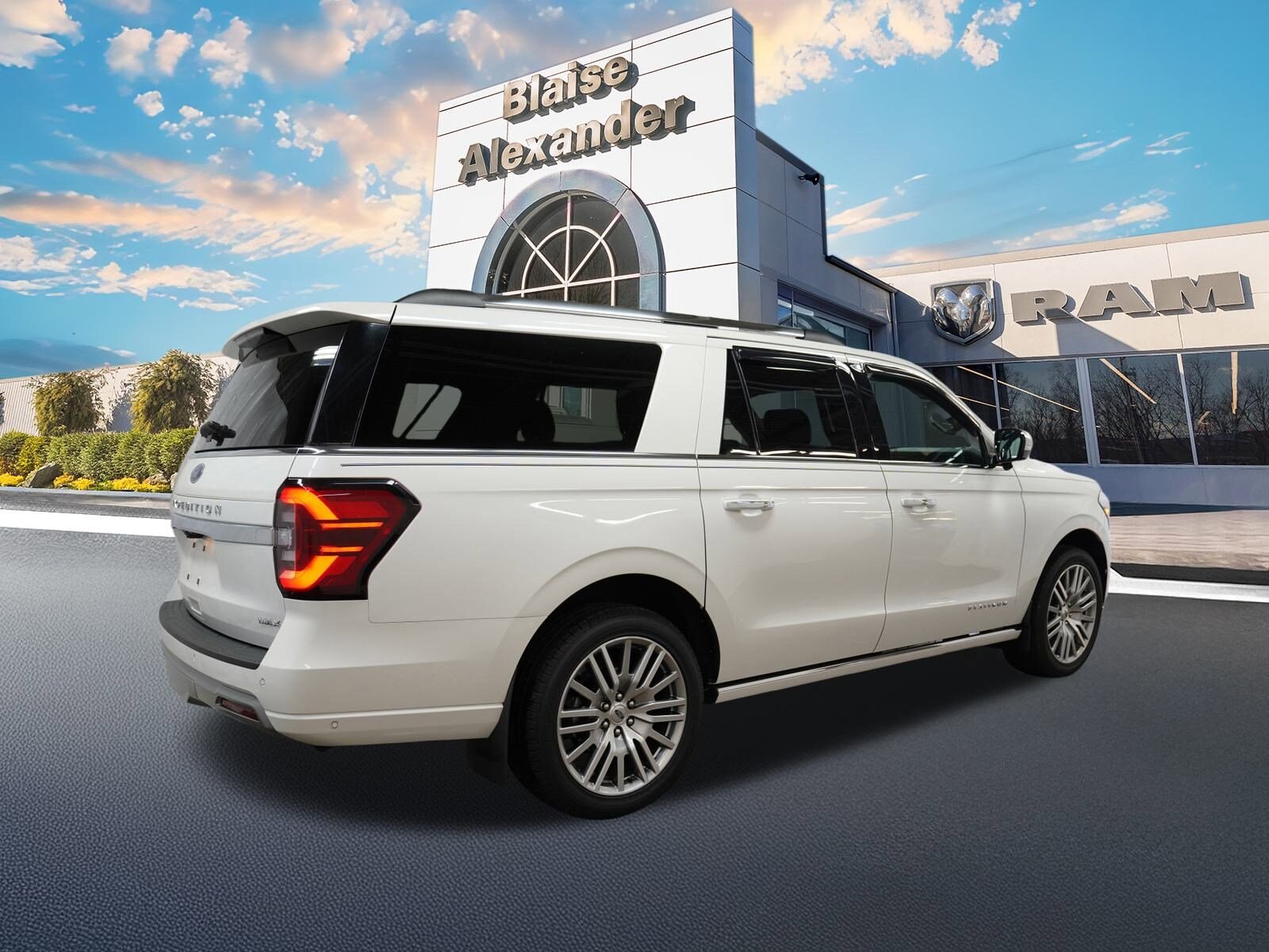 2024 Ford Expedition MAX Platinum photo 3