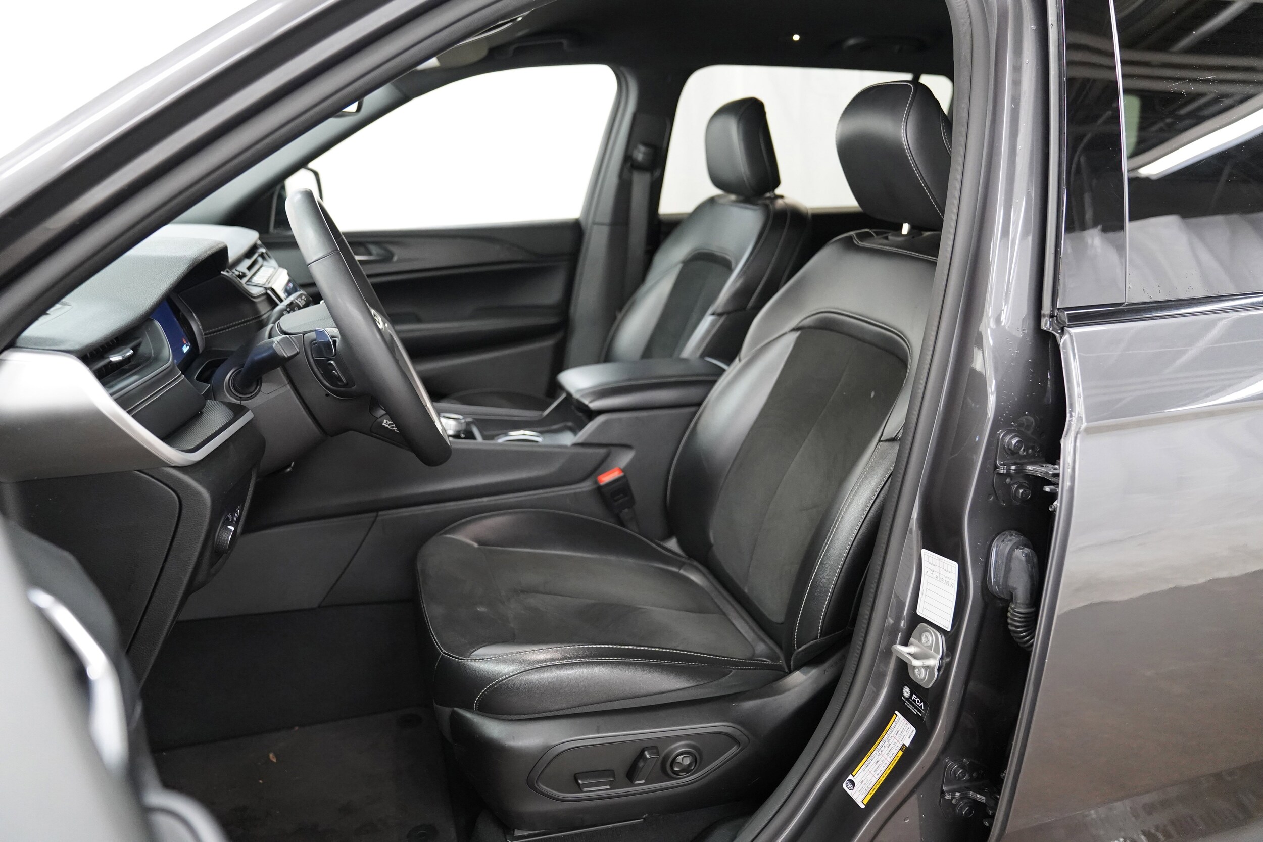 2024 Jeep Grand Cherokee Altitude photo 4