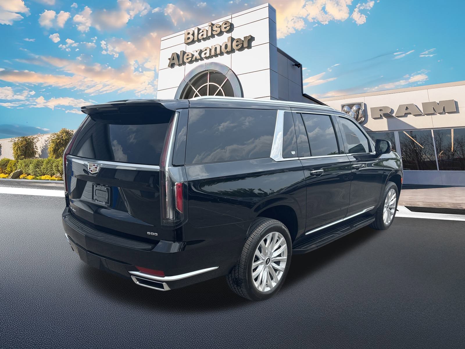 2024 Cadillac Escalade ESV Luxury photo 3