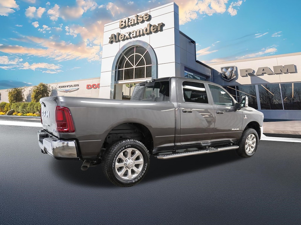 New 2025 Ram 2500 LARAMIE CREW CAB 4X4 6'4 BOX Pickup