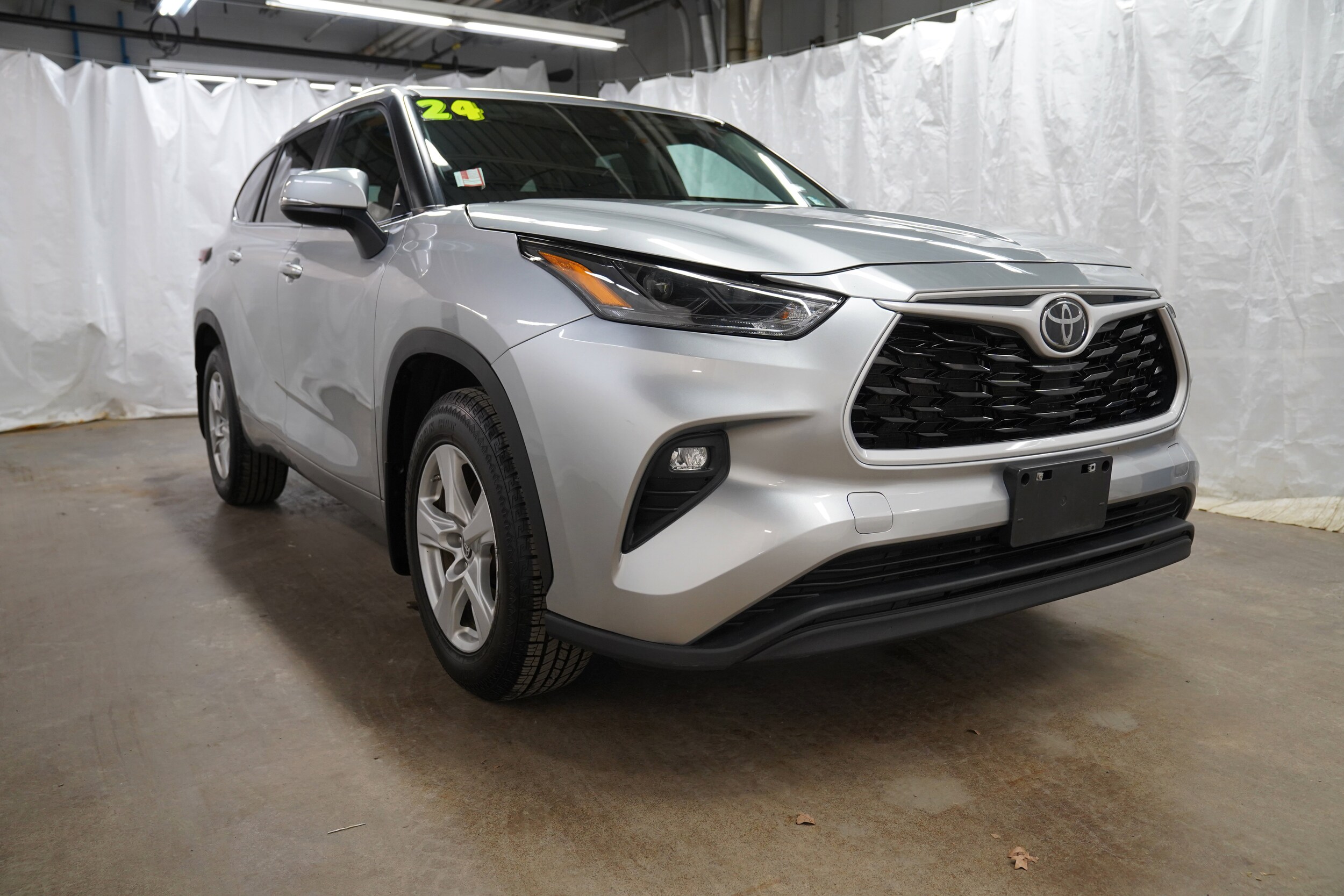 2024 Toyota Highlander LE