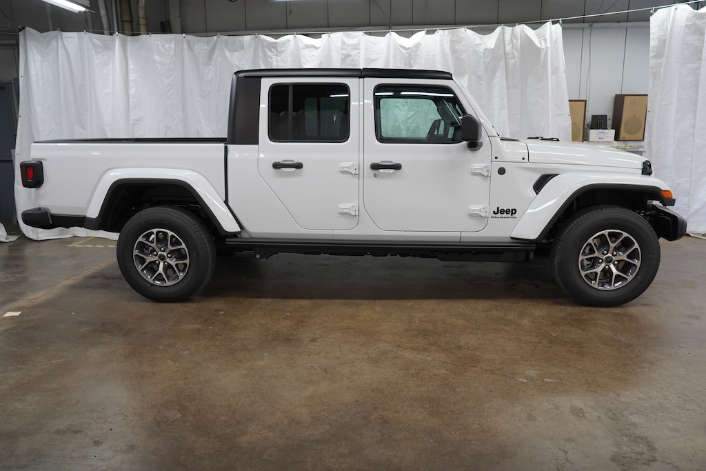 New 2026 Jeep Gladiator SPORT S 4X4 Pickup