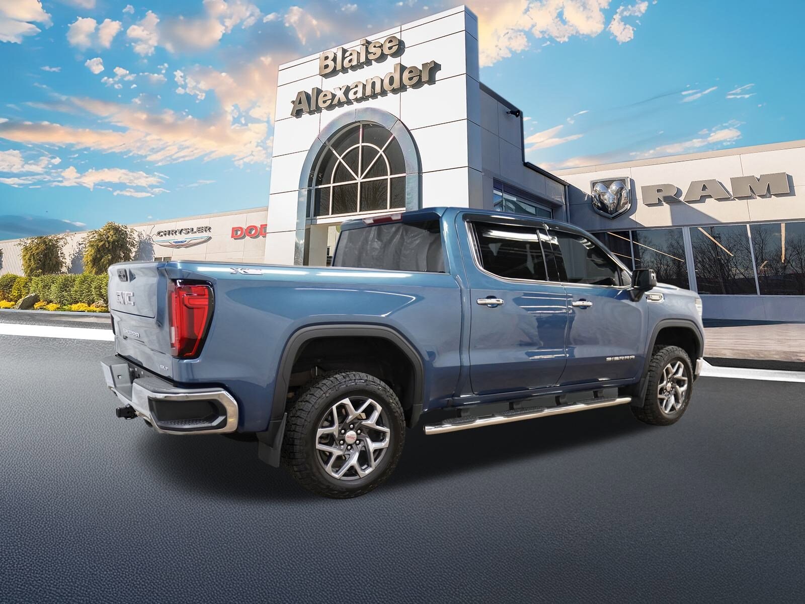 2024 Gmc Sierra 1500 SLT photo 3