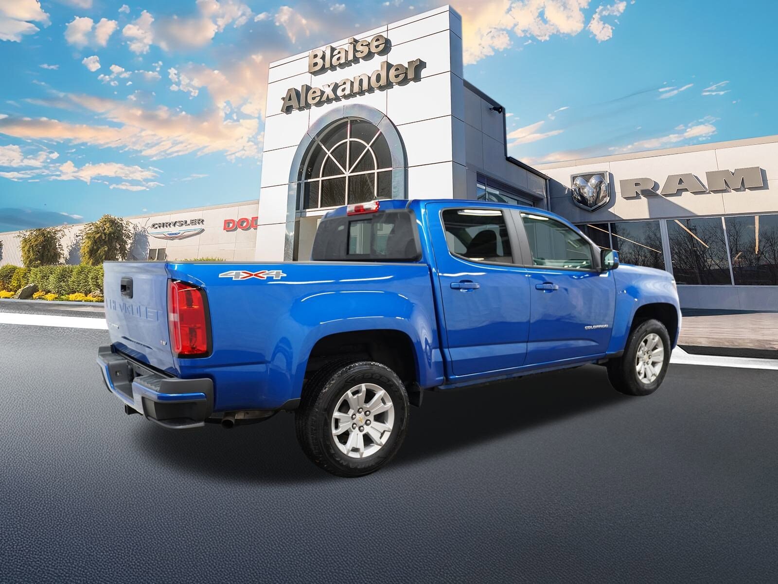 2022 Chevrolet Colorado LT photo 3