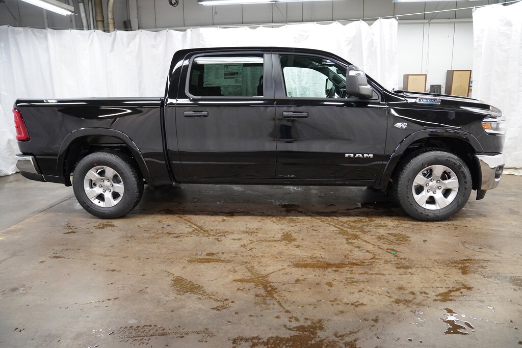 New 2026 Ram 1500 BIG HORN CREW CAB 4X4 5'7 BOX Pickup