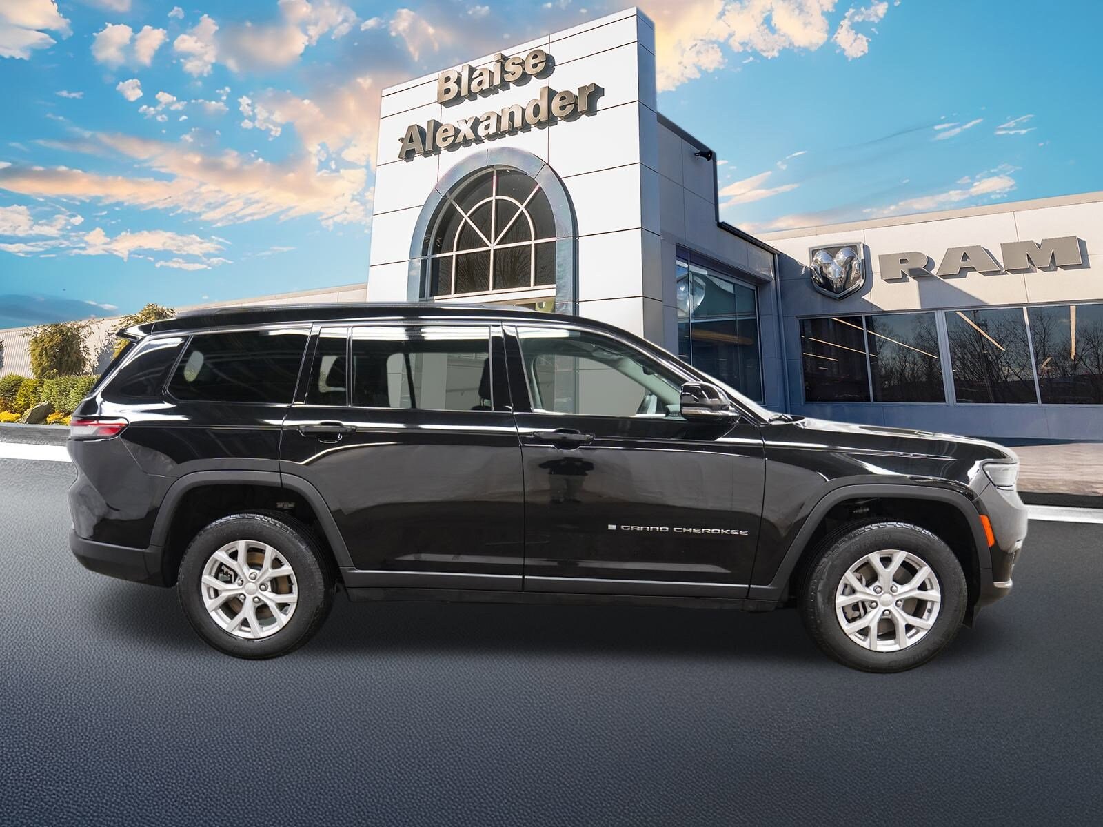 2023 Jeep Grand Cherokee Limited photo 2