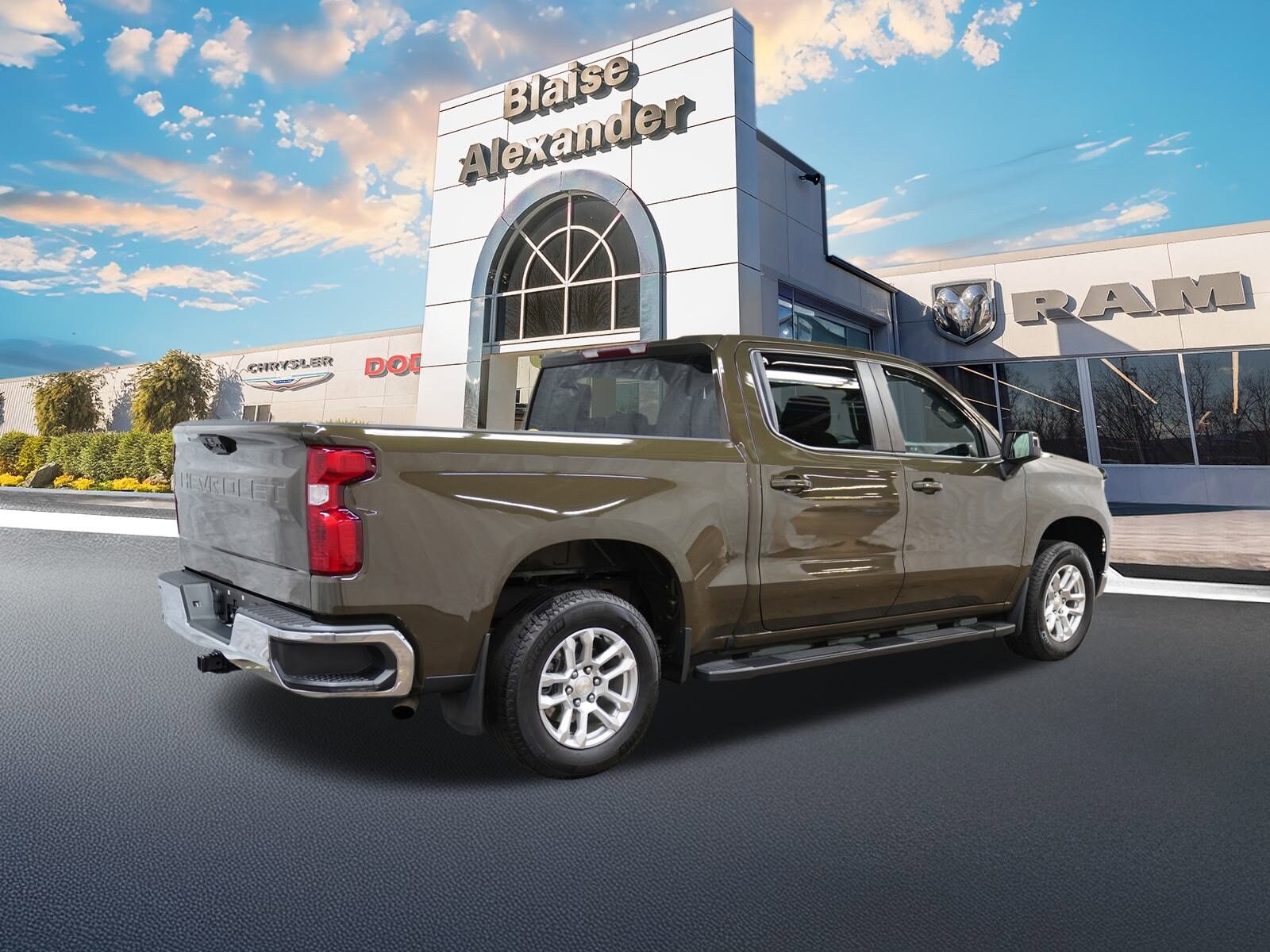 2023 Chevrolet Silverado 1500 LT photo 3