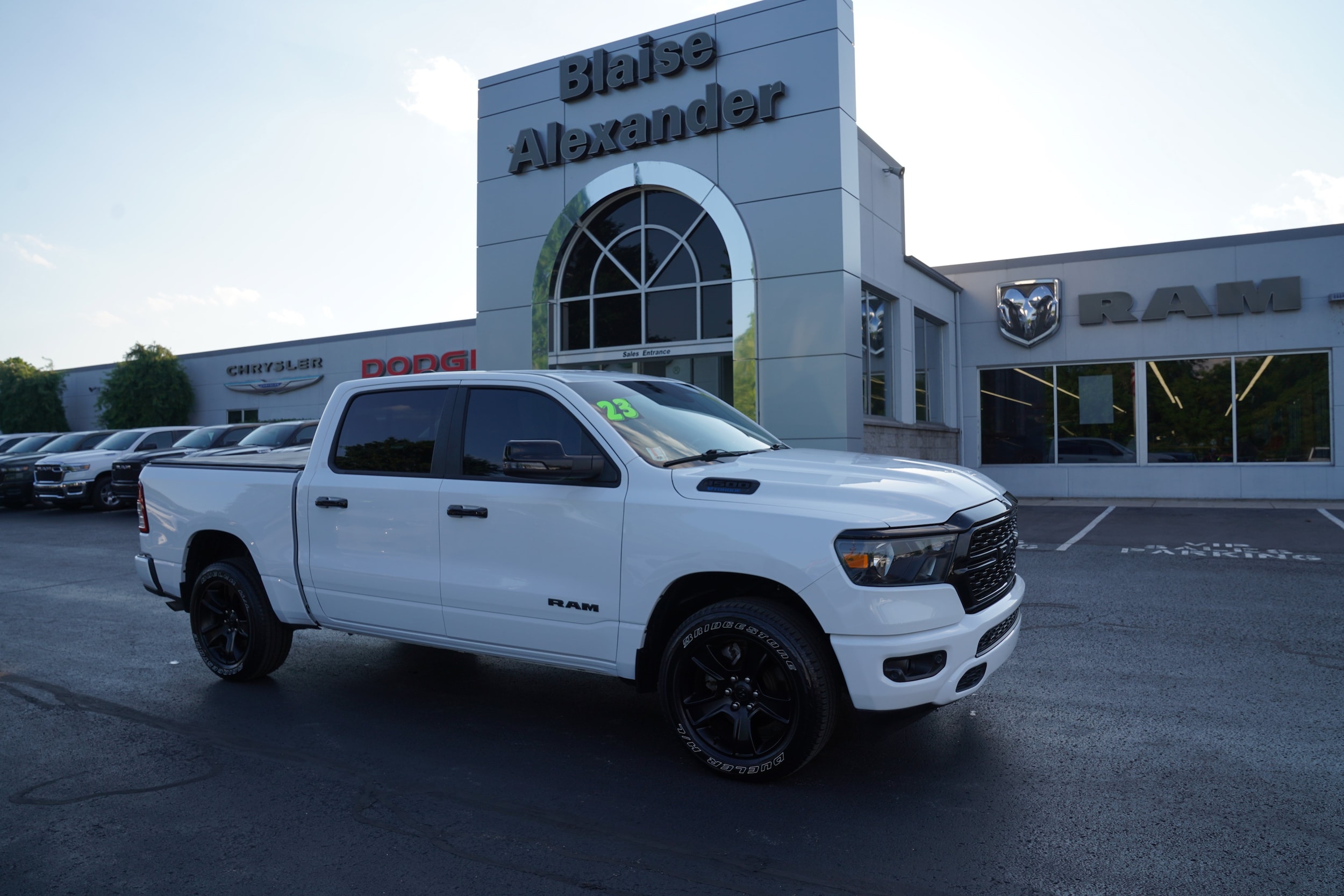 2023 RAM 1500 Big Horn/Lone Star 4x4 Crew Cab 5'7's photo