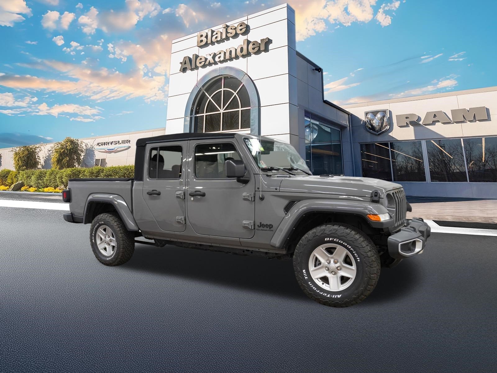 2022 Jeep Gladiator Sport S's photo