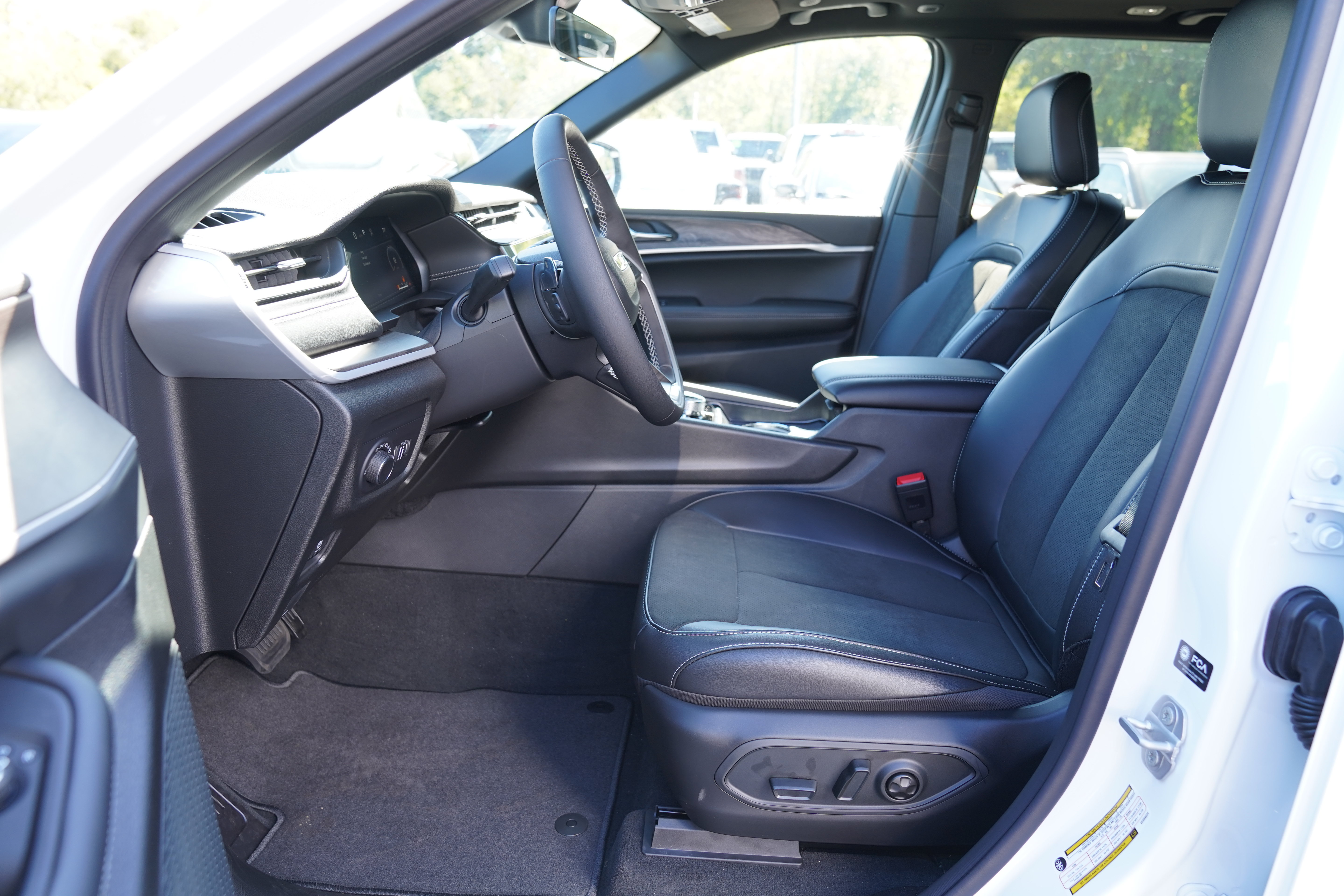 New 2027 Jeep Grand Cherokee 2 Row LAREDO 4X4 Sport Utility