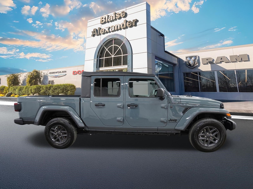 Used 2025 Jeep Gladiator Sport S Truck Crew Cab