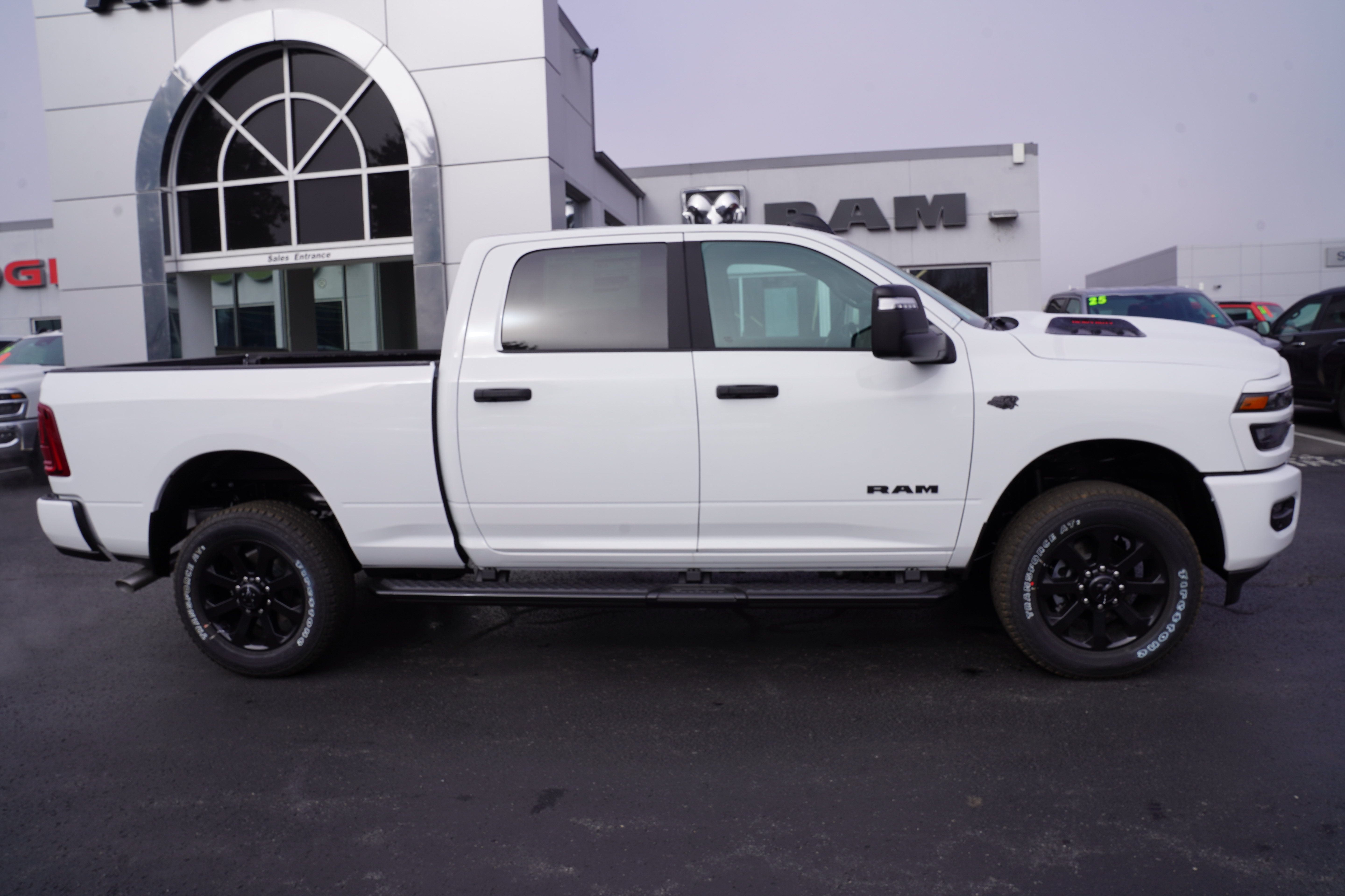New 2027 Ram 2500 BIG HORN CREW CAB 4X4 Pickup
